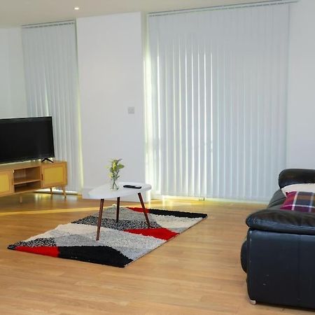 1 Bed Luxury Comfortable Apt Londra Exterior foto