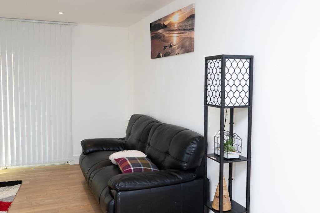 1 Bed Luxury Comfortable Apt Londra Exterior foto