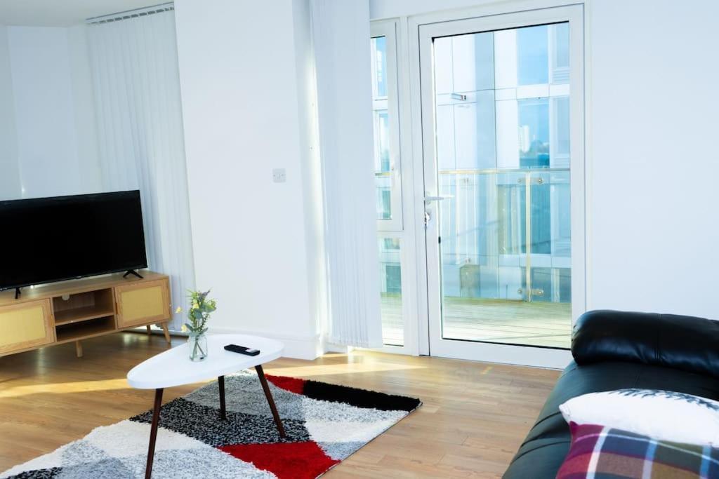 1 Bed Luxury Comfortable Apt Londra Exterior foto